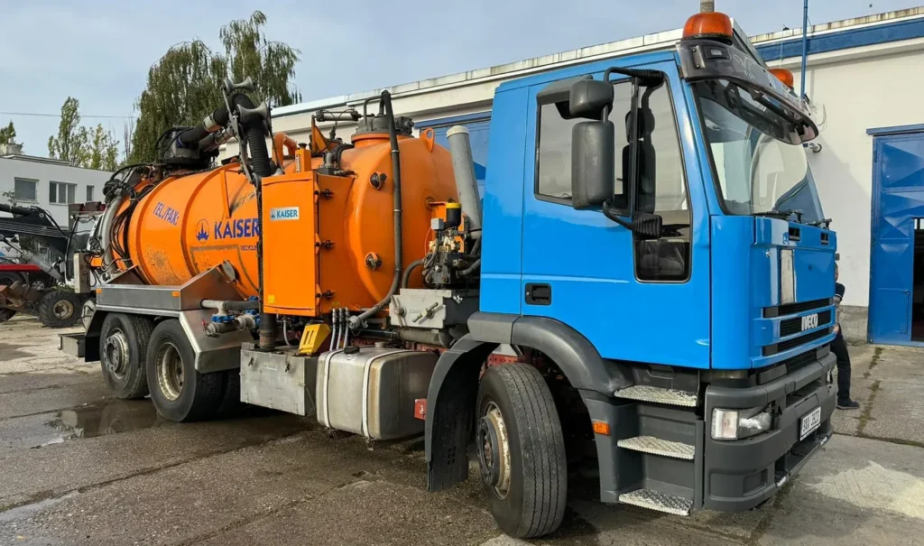 Velkoobjemové vozidlo Iveco pro čištění velkoprofilových kanalizací