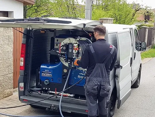 Tlakové čištění odpadů a kanalizací