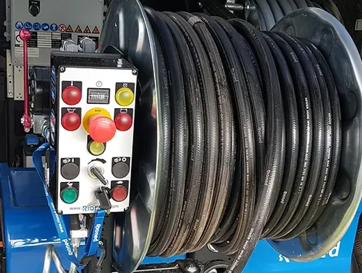 Tlakové čištění odpadů a kanalizací